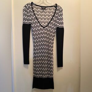 NWOT Bebe Black and White V-Neck Sheath Dress Long Sleeve